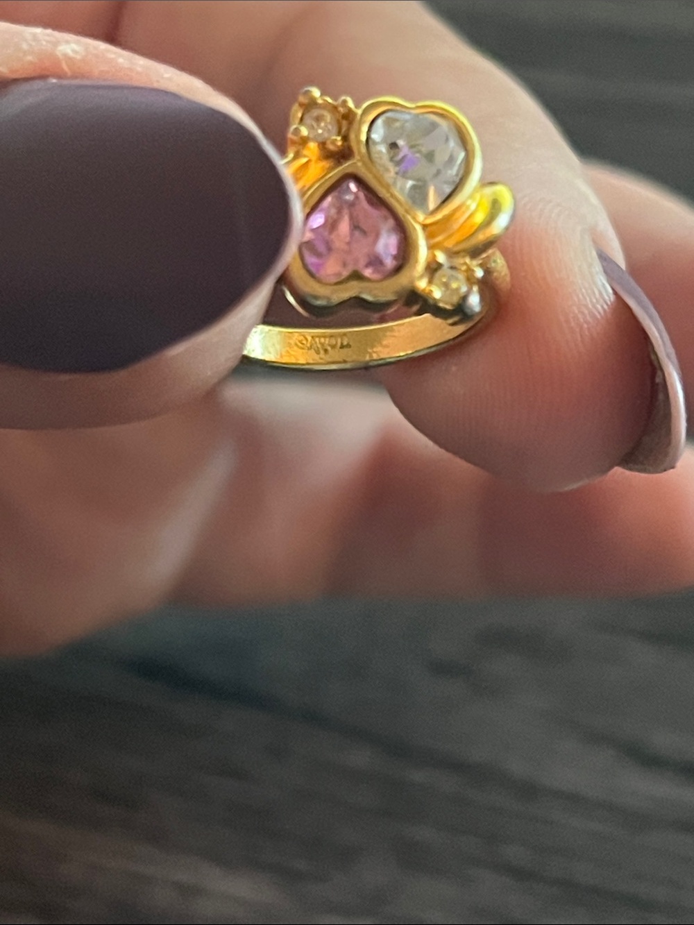 Avon Vintage (1994) Two Hearts Rhinestone Gold Tone Ring - Size 5 - Picture 4 of 5